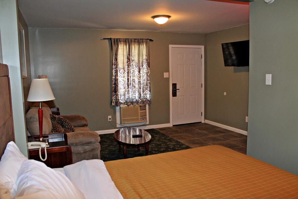 Jefferson Inn And Suites Exterior photo